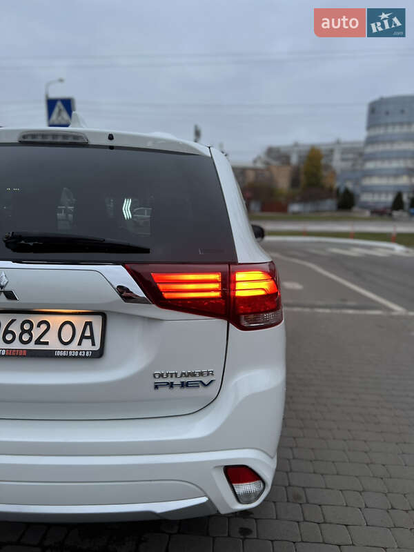 Позашляховик / Кросовер Mitsubishi Outlander 2018 в Харкові