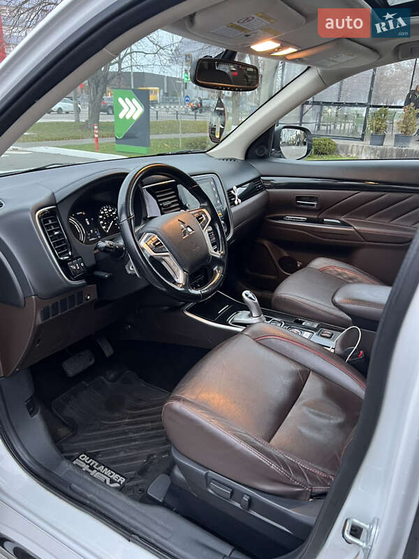 Позашляховик / Кросовер Mitsubishi Outlander 2018 в Харкові