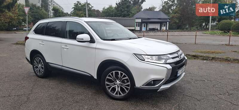 Позашляховик / Кросовер Mitsubishi Outlander 2015 в Білій Церкві