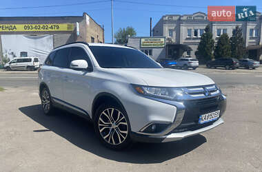 Внедорожник / Кроссовер Mitsubishi Outlander 2015 в Киеве