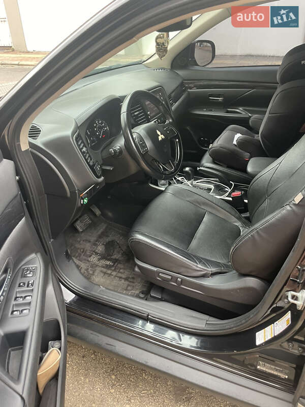 Внедорожник / Кроссовер Mitsubishi Outlander 2018 в Киеве