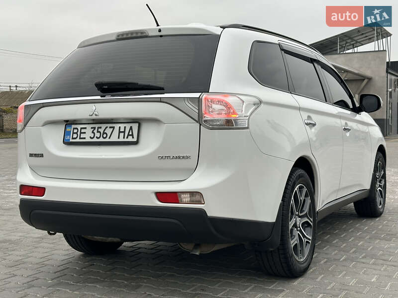Внедорожник / Кроссовер Mitsubishi Outlander 2013 в Николаеве