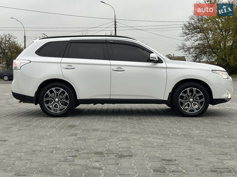 Внедорожник / Кроссовер Mitsubishi Outlander 2013 в Николаеве