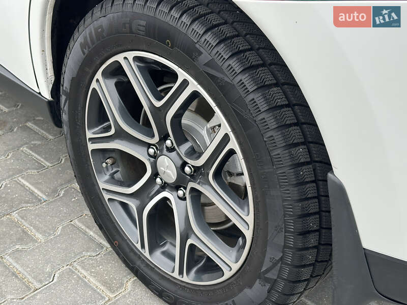 Внедорожник / Кроссовер Mitsubishi Outlander 2013 в Николаеве