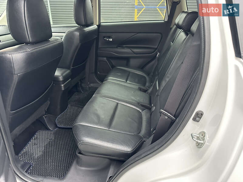 Внедорожник / Кроссовер Mitsubishi Outlander 2013 в Николаеве