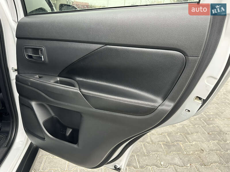 Внедорожник / Кроссовер Mitsubishi Outlander 2013 в Николаеве