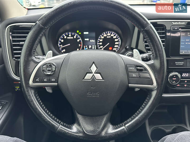 Внедорожник / Кроссовер Mitsubishi Outlander 2013 в Николаеве