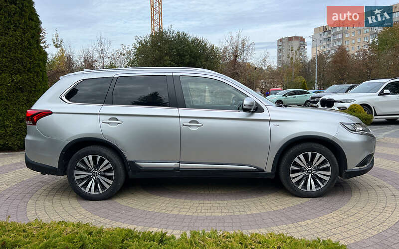 Позашляховик / Кросовер Mitsubishi Outlander 2018 в Львові фото 8 Позашляховик / Кросовер Mitsubishi Outlander 2018 в Львові