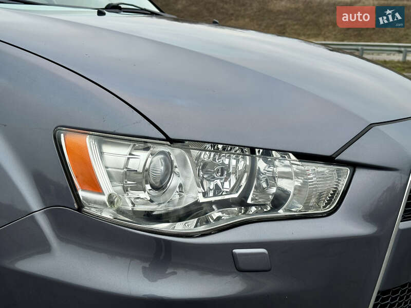 Внедорожник / Кроссовер Mitsubishi Outlander 2011 в Полтаве