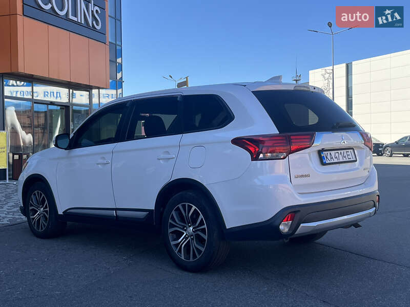 Внедорожник / Кроссовер Mitsubishi Outlander 2017 в Киеве