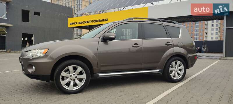 Внедорожник / Кроссовер Mitsubishi Outlander 2011 в Луцке фото 2 Внедорожник / Кроссовер Mitsubishi Outlander 2011 в Луцке