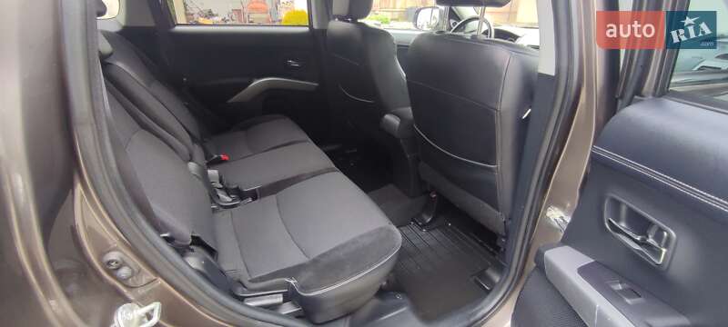 Внедорожник / Кроссовер Mitsubishi Outlander 2011 в Луцке фото 17 Внедорожник / Кроссовер Mitsubishi Outlander 2011 в Луцке