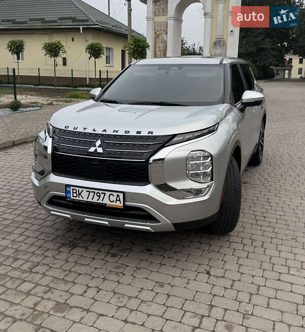 Позашляховик / Кросовер Mitsubishi Outlander 2024 в Рівному