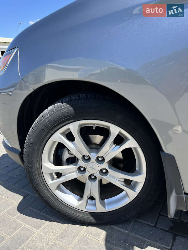 Внедорожник / Кроссовер Mitsubishi Outlander 2013 в Одессе