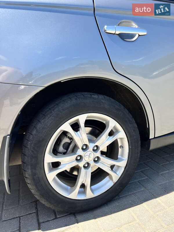 Внедорожник / Кроссовер Mitsubishi Outlander 2013 в Одессе