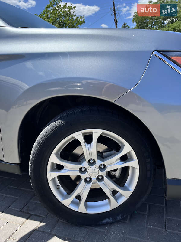 Внедорожник / Кроссовер Mitsubishi Outlander 2013 в Одессе