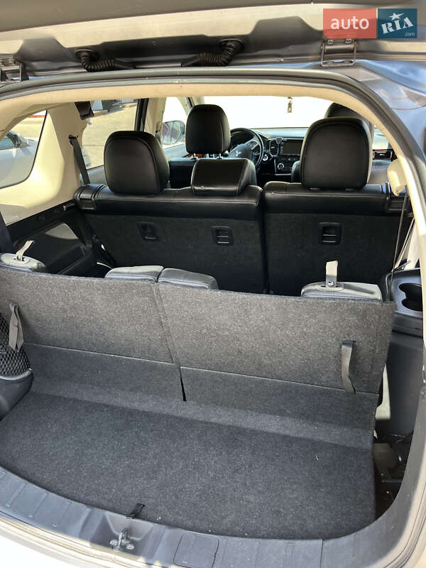 Внедорожник / Кроссовер Mitsubishi Outlander 2013 в Одессе