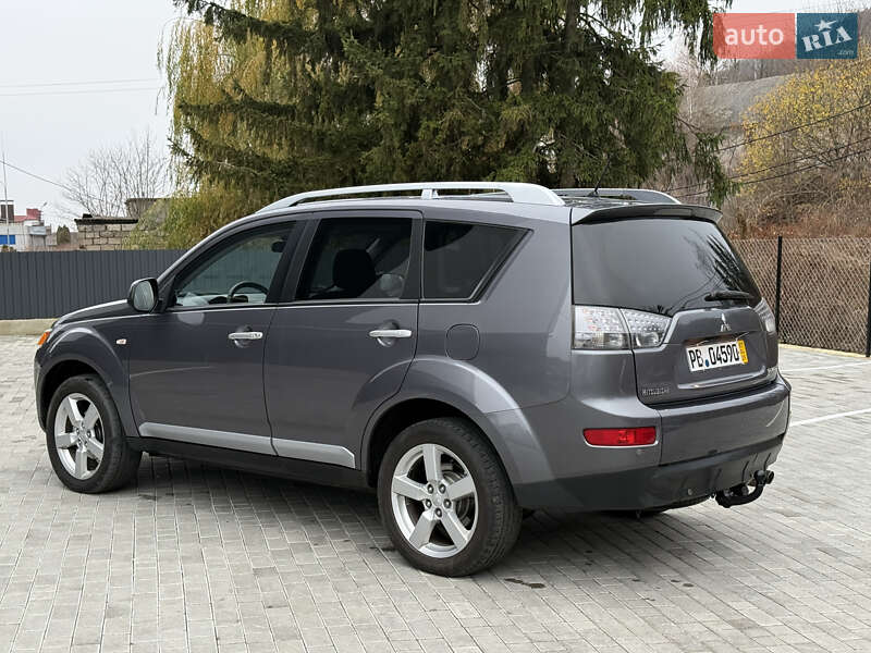 Внедорожник / Кроссовер Mitsubishi Outlander 2009 в Кременце