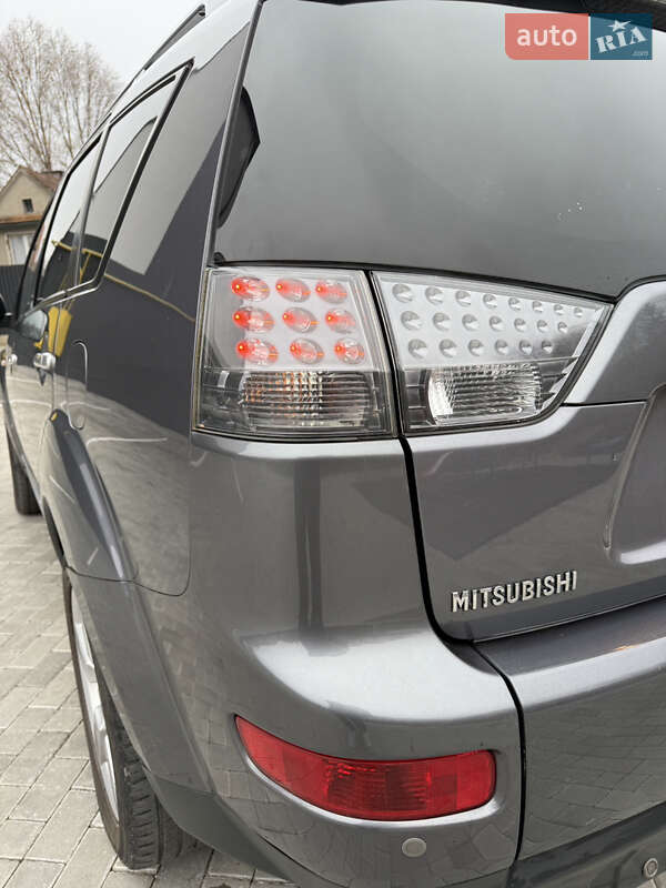 Внедорожник / Кроссовер Mitsubishi Outlander 2009 в Кременце