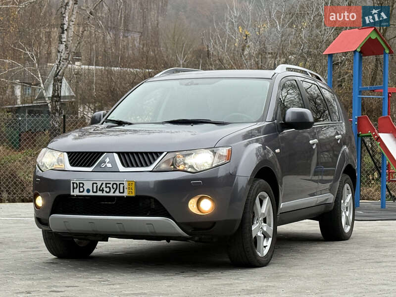 Внедорожник / Кроссовер Mitsubishi Outlander 2009 в Кременце