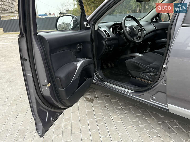 Внедорожник / Кроссовер Mitsubishi Outlander 2009 в Кременце