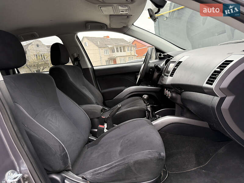 Внедорожник / Кроссовер Mitsubishi Outlander 2009 в Кременце