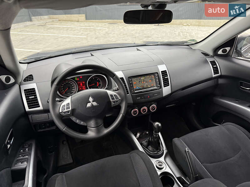 Внедорожник / Кроссовер Mitsubishi Outlander 2009 в Кременце