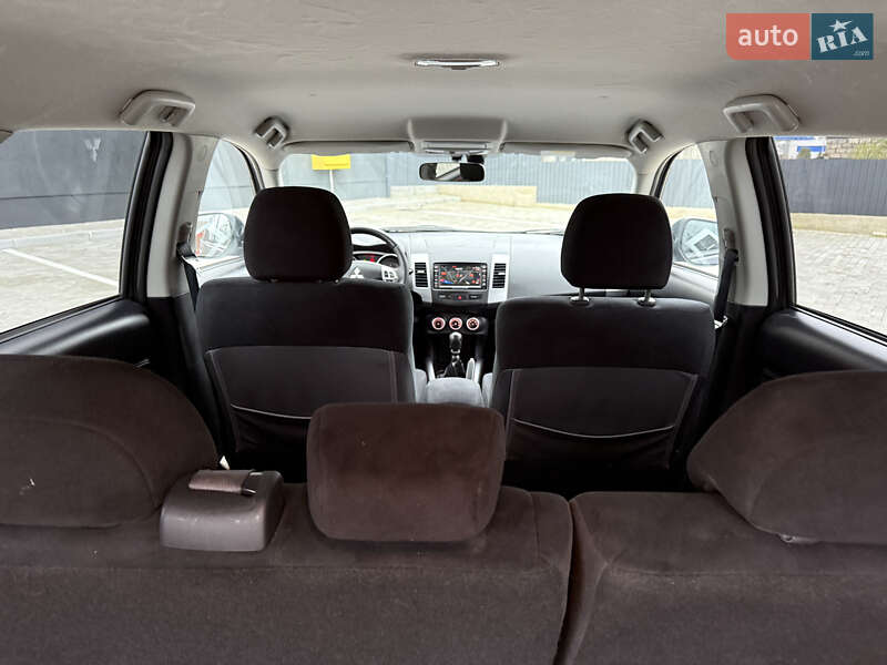 Внедорожник / Кроссовер Mitsubishi Outlander 2009 в Кременце