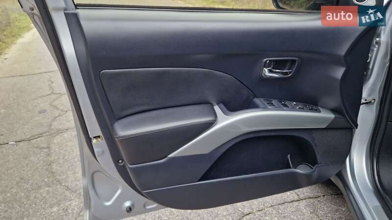 Внедорожник / Кроссовер Mitsubishi Outlander 2007 в Кременчуге