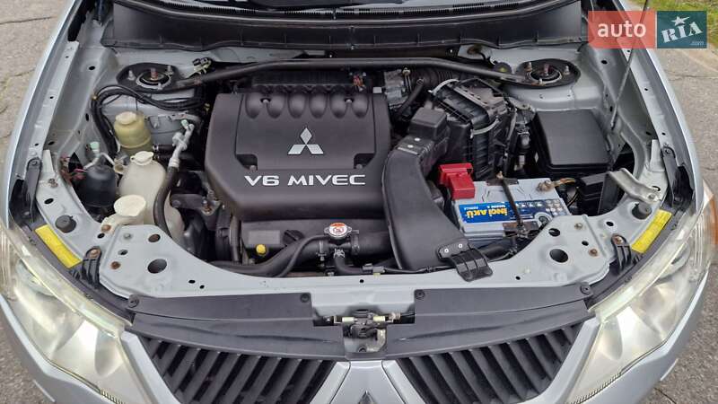 Внедорожник / Кроссовер Mitsubishi Outlander 2007 в Кременчуге