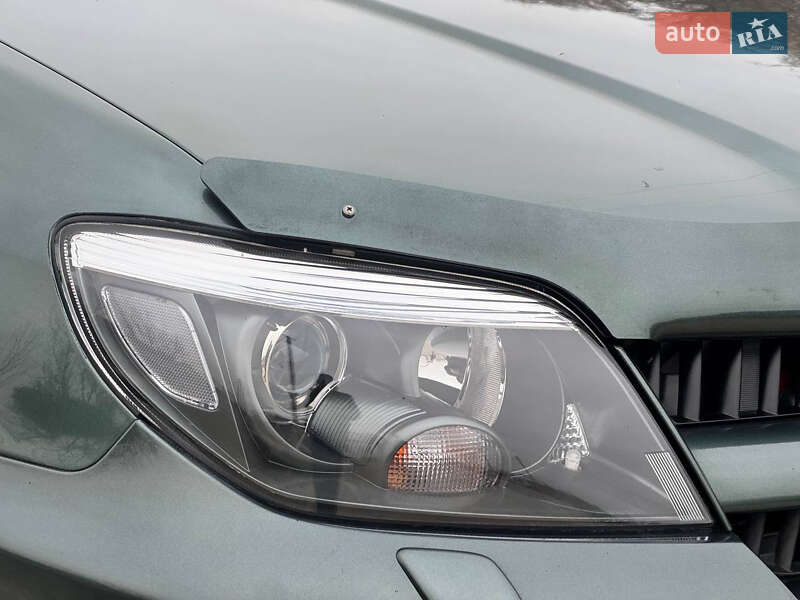 Позашляховик / Кросовер Mitsubishi Outlander 2006 в Охтирці