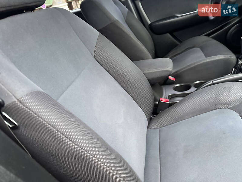 Позашляховик / Кросовер Mitsubishi Outlander 2006 в Охтирці