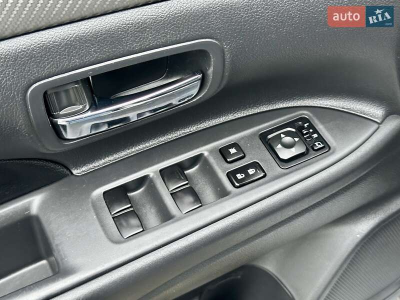 Внедорожник / Кроссовер Mitsubishi Outlander 2013 в Вараше фото 20 Внедорожник / Кроссовер Mitsubishi Outlander 2013 в Вараше