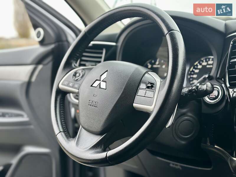 Внедорожник / Кроссовер Mitsubishi Outlander 2013 в Вараше фото 44 Внедорожник / Кроссовер Mitsubishi Outlander 2013 в Вараше