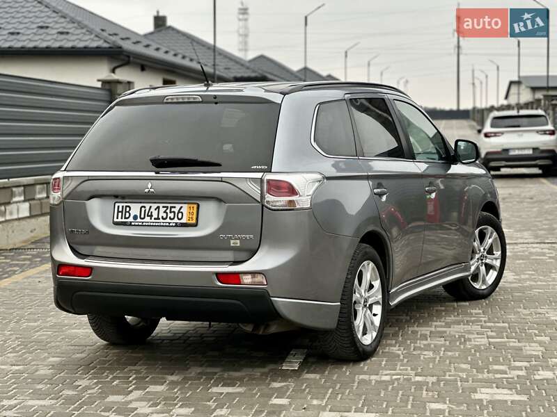 Внедорожник / Кроссовер Mitsubishi Outlander 2013 в Вараше фото 18 Внедорожник / Кроссовер Mitsubishi Outlander 2013 в Вараше