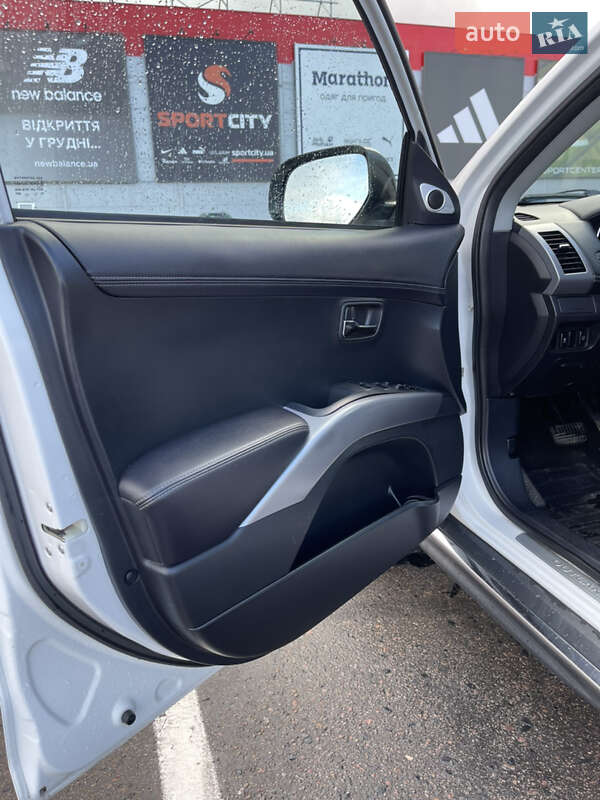 Позашляховик / Кросовер Mitsubishi Outlander 2010 в Рівному фото 35 Позашляховик / Кросовер Mitsubishi Outlander 2010 в Рівному