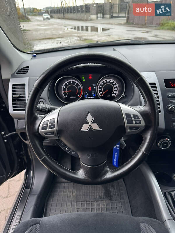 Позашляховик / Кросовер Mitsubishi Outlander 2012 в Києві