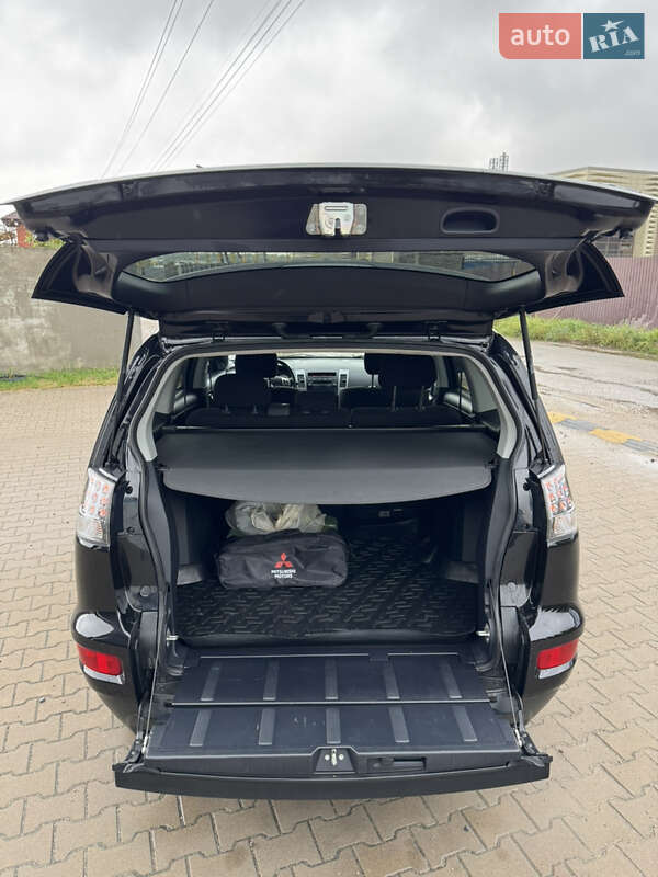 Позашляховик / Кросовер Mitsubishi Outlander 2012 в Києві