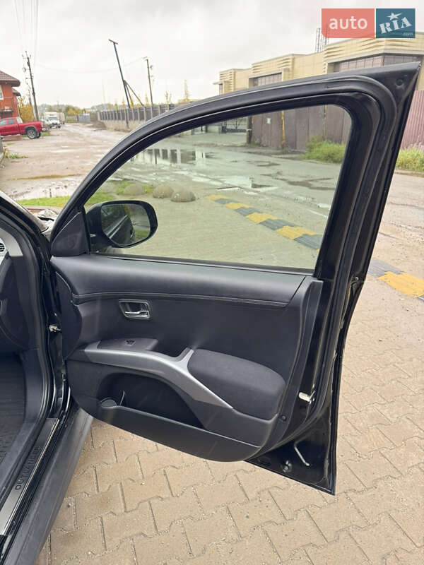 Позашляховик / Кросовер Mitsubishi Outlander 2012 в Києві