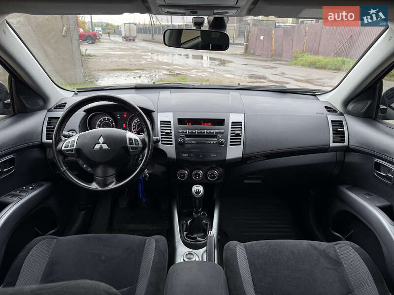 Позашляховик / Кросовер Mitsubishi Outlander 2012 в Києві