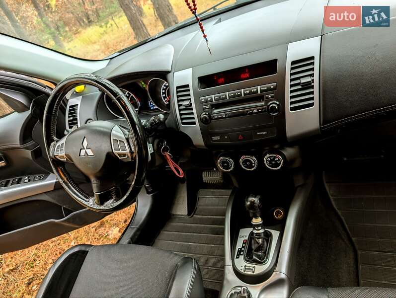 Внедорожник / Кроссовер Mitsubishi Outlander 2010 в Львове фото 9 Внедорожник / Кроссовер Mitsubishi Outlander 2010 в Львове