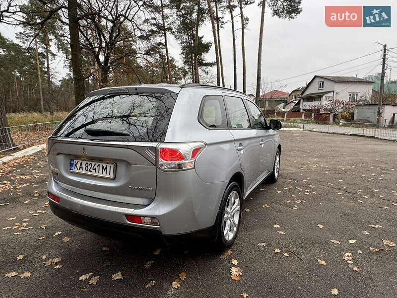 Позашляховик / Кросовер Mitsubishi Outlander 2013 в Києві