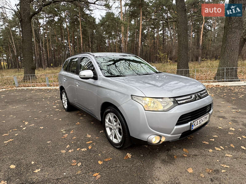 Позашляховик / Кросовер Mitsubishi Outlander 2013 в Києві