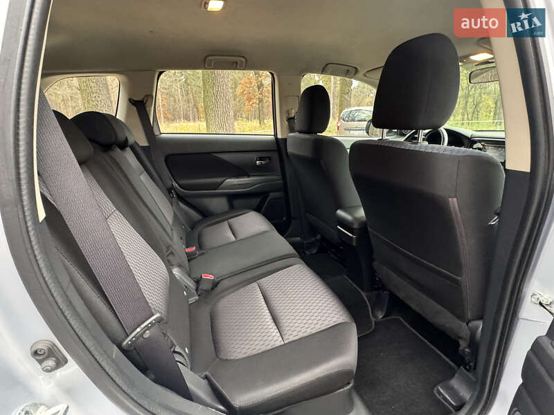 Позашляховик / Кросовер Mitsubishi Outlander 2013 в Києві