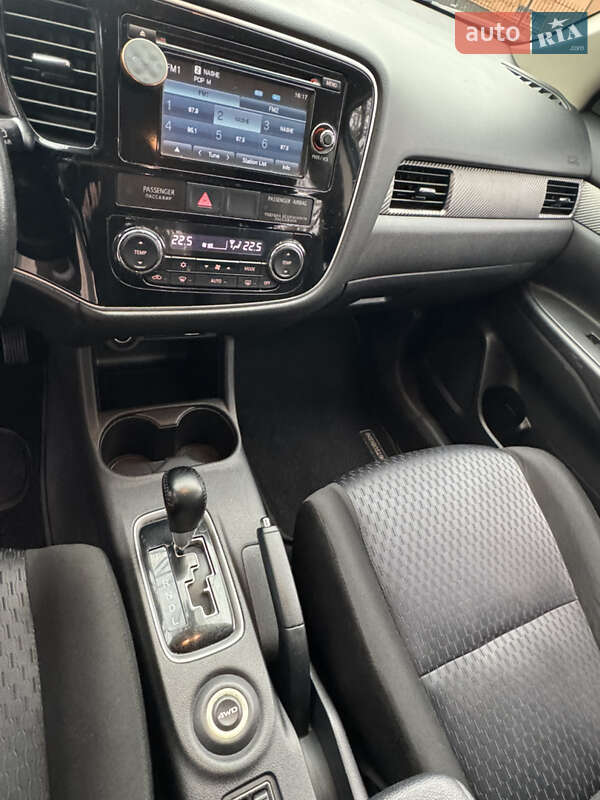 Позашляховик / Кросовер Mitsubishi Outlander 2013 в Києві