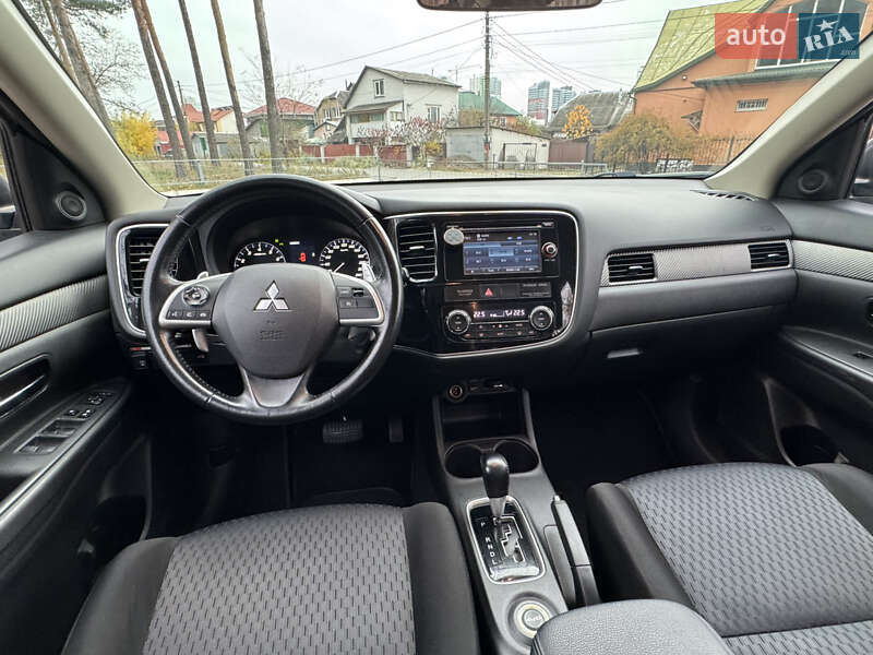 Позашляховик / Кросовер Mitsubishi Outlander 2013 в Києві