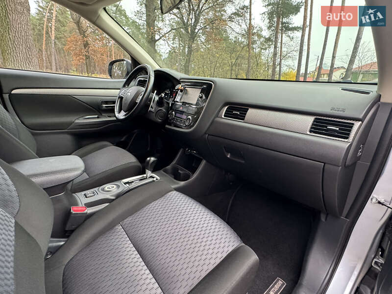 Позашляховик / Кросовер Mitsubishi Outlander 2013 в Києві