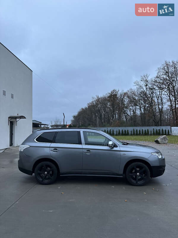 Позашляховик / Кросовер Mitsubishi Outlander 2013 в Луцьку