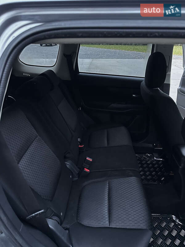 Позашляховик / Кросовер Mitsubishi Outlander 2013 в Луцьку