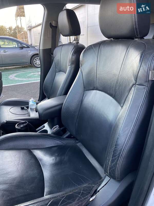 Внедорожник / Кроссовер Mitsubishi Outlander 2010 в Ровно